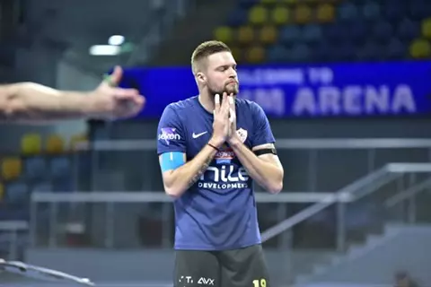 محترف طائرة الزمالك يتحدث ليلا كورة عن.. حقيقة تقديم شكوى والانتقال لناد إفريقي